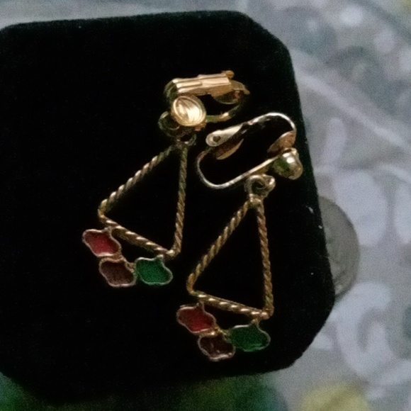 ❤️🤩VINTAGE!/GOLDENTONE CLIP EARRINGS 💕💋 - Picture 2 of 7